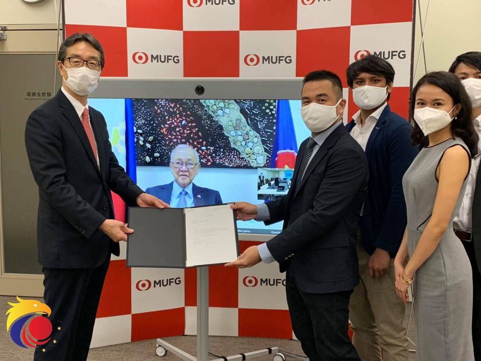 MUFG Turns Over ¥100M Letter of Donation to Filipino Student Group in Japan