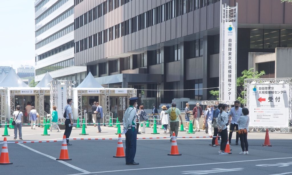 Mass COVID-19 Vaccination Sites in Tokyo, Osaka Administer 15K Doses Per Day